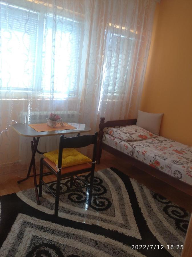 Buric Rooms Niksic ภายนอก รูปภาพ
