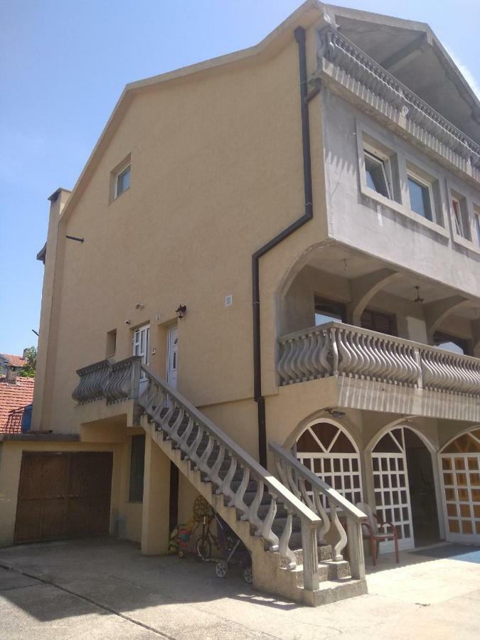 Buric Rooms Niksic ภายนอก รูปภาพ